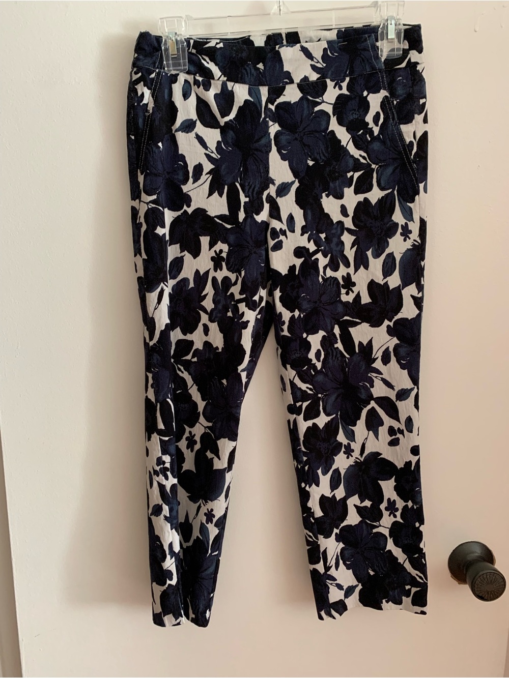 Kenar , women's Floral Print Cropped ankle Pants in Black and White